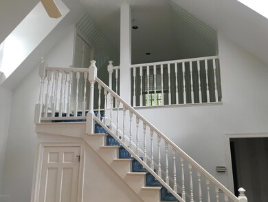 379 Round Hill Rd unit Cottage, Greenwich, CT 06831 - photo 5