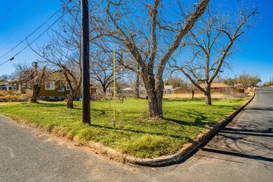 902 Hill St, Fredericksburg, TX 78624 - photo 5