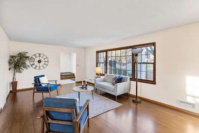 Beautiful colonial style 2 story on huge flat lot