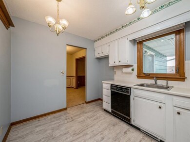 111 Clive Dr SW, Cedar Rapids, IA 52404 - photo 7