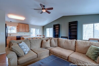 Living Room W/Ceiling Fan