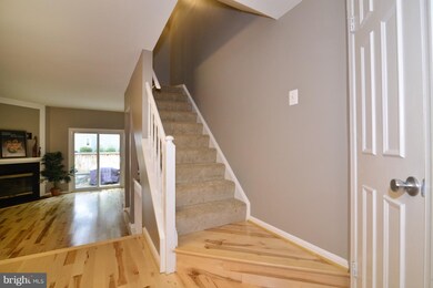 11205 Silentwood Ln, Reston, VA 20191 - photo 3