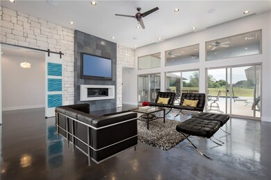 Large open living room with access to the office, 
