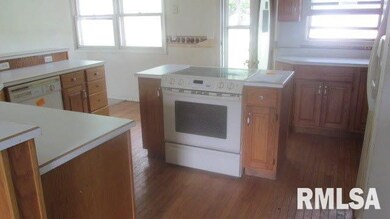 104 S Shaw St, Harrisburg, IL 62946 - photo 6