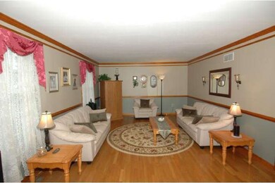 204 Heritage Dr, Columbus, NJ 08022 - photo 2