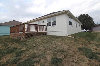 523 S Saturn Dr, Raymore, MO 64083 - photo 6