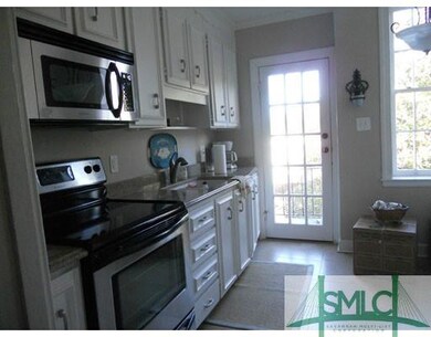 210 W Harris St, Savannah, GA 31401 - photo 5
