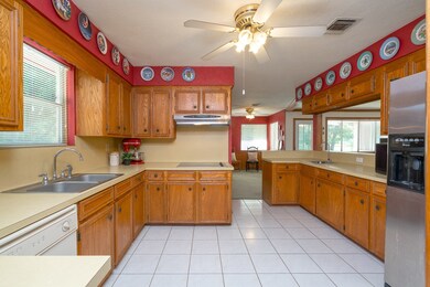 349 Dawn Hill Dr, Friendswood, TX 77546 - photo 6