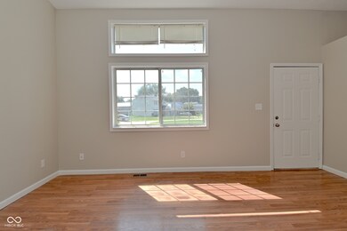 8454 Saxon Ct, Columbus, IN 47201 - photo 4