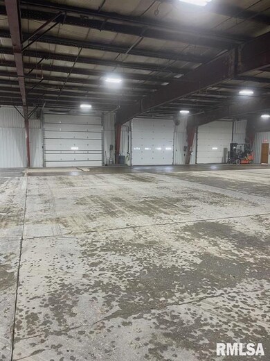 1735 N Stark St, Davenport, IA 52804 - photo 3