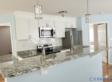 Kitchen with breakfast bar