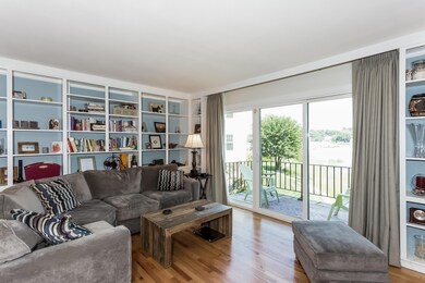 004-Living_Room-1991275-large