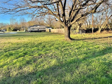 738 Cole St, Gainesville, TX 76240 - photo 4