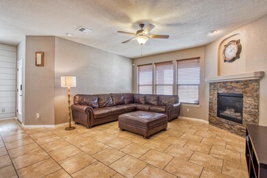 14355 Desert Sunset Dr, Horizon City, TX 79928 - photo 4