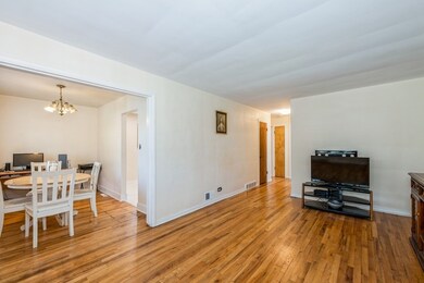 822 Westchester Blvd, Westchester, IL 60154 - photo 2