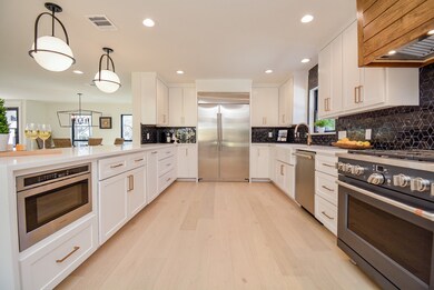 12434 Perthshire Rd, Houston, TX 77024 - photo 3