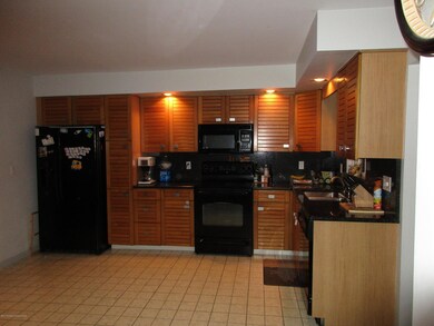 946 Lincoln St, Dickson City, PA 18519 - photo 2