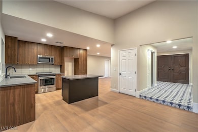 1221 Oak Tree Ln, Las Vegas, NV 89108 - photo 7