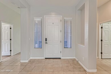 3-762981285-06 Foyer 4