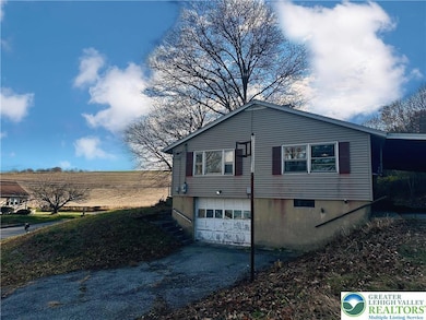 427 Walnut Dr, Northampton, PA 18067 - photo 2