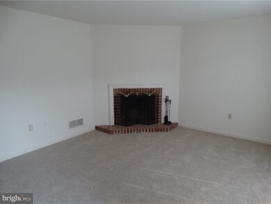 71 Winchester Ct, Reading, PA 19606 - photo 2