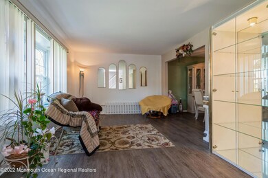 04_9RemsenDr_1_LivingRoom_HiRes