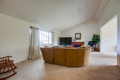 5490 Los Robles Dr, Carlsbad, CA 92008 - photo 4
