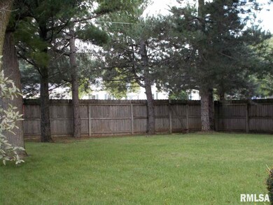 1228 Meadow Lane Dr, Bettendorf, IA 52722 - photo 4