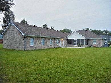 261 Regalwood Dr, Manchester, TN 37355 - photo 3