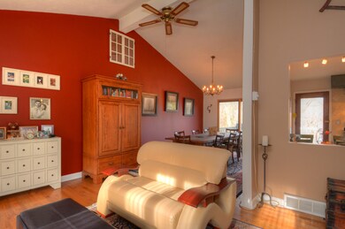 52 Lake Shore Dr, Carpentersville, IL 60110 - photo 4