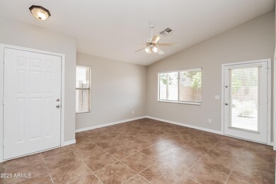 002-photo-living-room-8405758