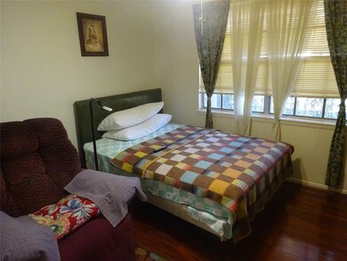 814 Pennington St, Houston, TX 77022 - photo 7