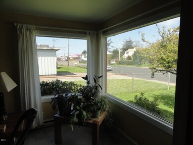 Corner windows in Living room