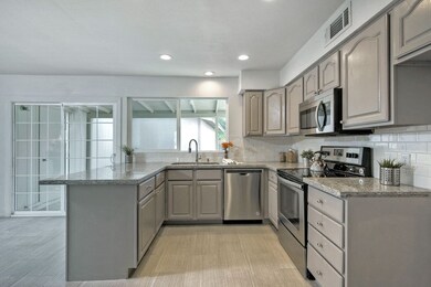 2309WChiltonSt007