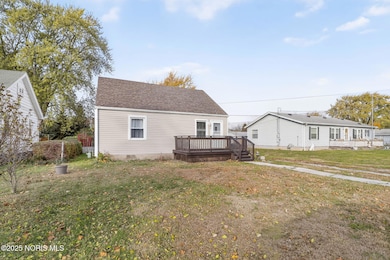 932 Cresceus Rd, Oregon, OH 43616 - photo 2