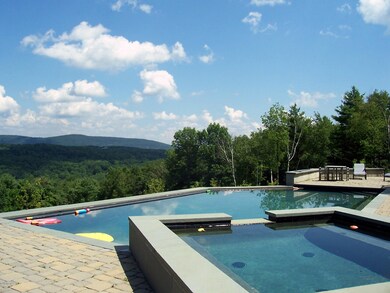 Infinity Pool & Hot Tub