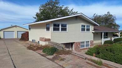 1325 Maple St, Chadron, NE 69337 - photo 3