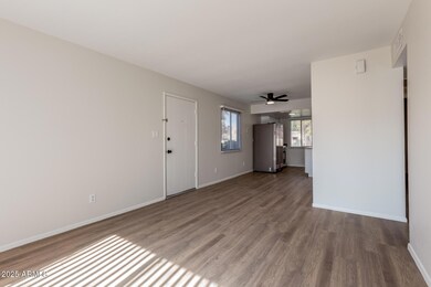 8049 N 32nd Dr, Phoenix, AZ 85051 - photo 6