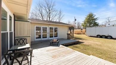 124 Windsor Dr, Churubusco, IN 46723 - photo 2