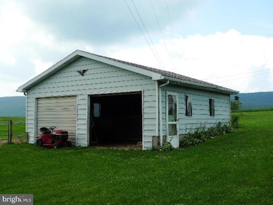 201 Middle Rd, Hegins, PA 17938 - photo 4