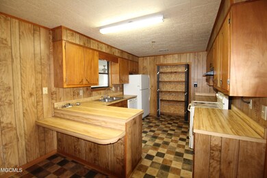 2230 Ellis Hodge Rd unit A, Lucedale, MS 39452 - photo 7