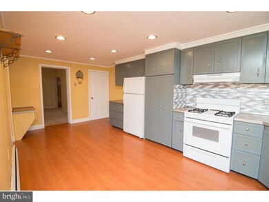 229 Yost Ave, Spring City, PA 19475 - photo 4