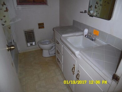 307 SE M St, Grants Pass, OR 97526 - photo 3