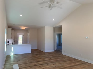 16 W Colonial Dr, Thomasville, NC 27360 - photo 6