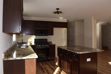 77 Millers Farm Dr unit 22, Rochester, NH 03868 - photo 4