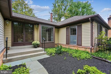 9200 Pavonia Ct, Potomac, MD 20854 - photo 3