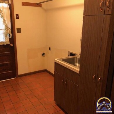 2505 SW 22nd St, Topeka, KS 66611 - photo 5