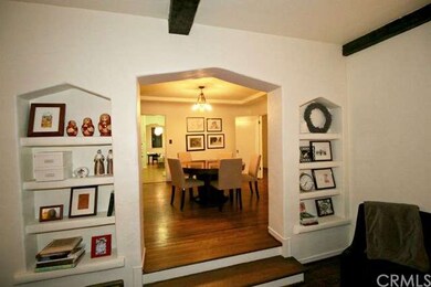Built-in display niches flanking step-up entrance 