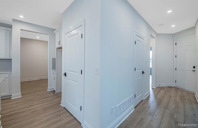 50632 Crusader Dr, Macomb, MI 48044 - photo 4