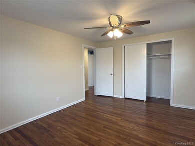 46 Copiague St unit 2, Valley Stream, NY 11580 - photo 4